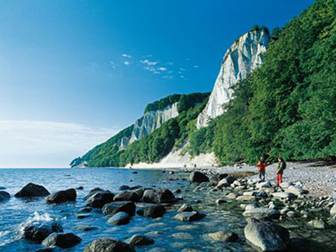 Kiesstrand und Klippen der kleinen Halbinsel Jasmund